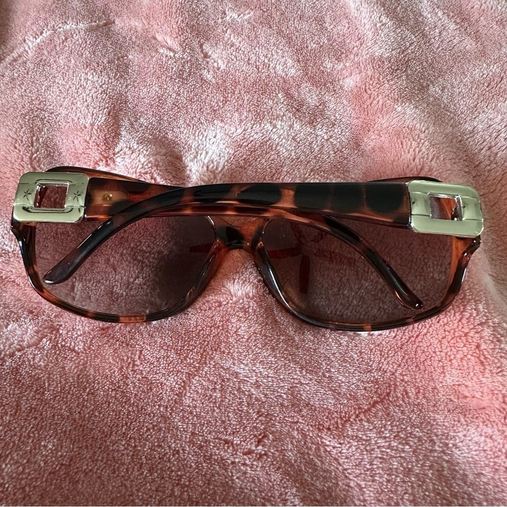 Foster Grant Women's Poppet Polarized Rectangular Sunglasses, Tortoise/Brown